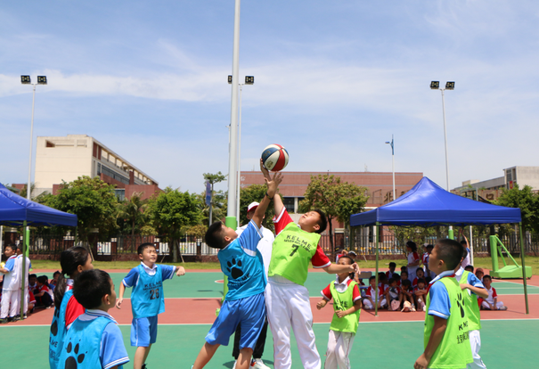 營(yíng)造了和諧校園文化氛圍還能引導(dǎo)學(xué)生從小培育積極健康興趣愛(ài)好