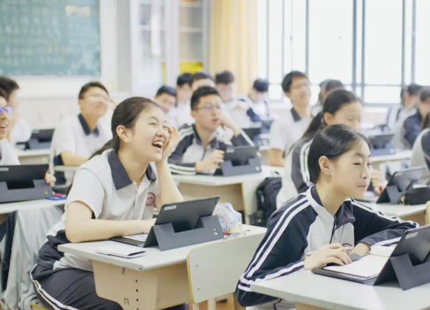 課程群組讓學(xué)生在自主選擇主動參與中充沛開發(fā)自己的潛能