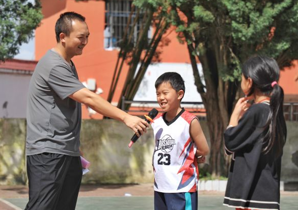 交通安全知識入腦入心有效提升師生交通安全意識與自我防護能力