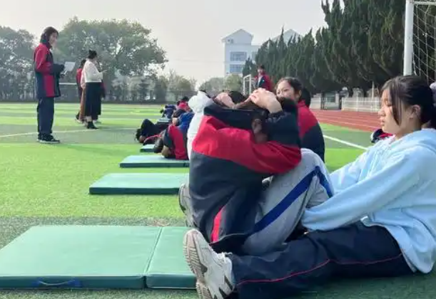 構建全方位德育網絡打造家校社共育教聯體守護青少年健康成長