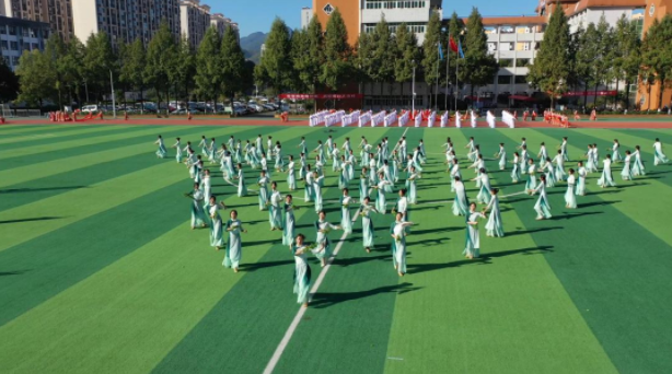 孩子和同學爭論問題有時甚至吵起來這是學術上的討論不是吵架