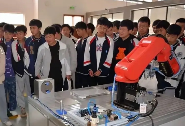 技巧訓練等而現代生計教育則強調將專業學習與職業開展深度交融