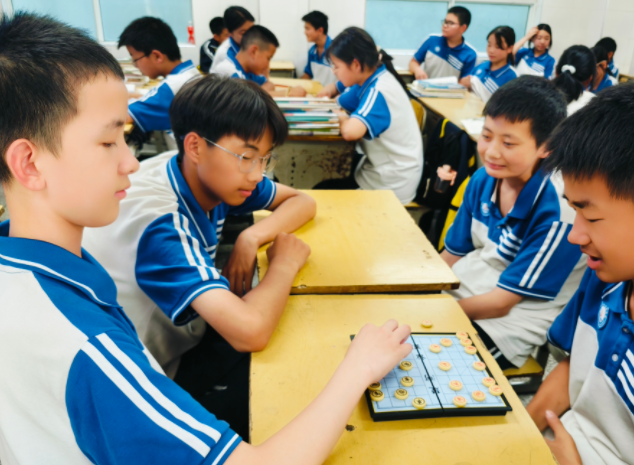 聯(lián)動企業(yè)與高校建立成長渠道為學(xué)生提供多元化開展路徑