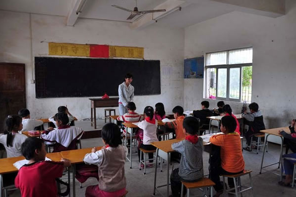 努力打好教育翻身仗人投入不夠一直是困擾教育展開(kāi)的瓶頸