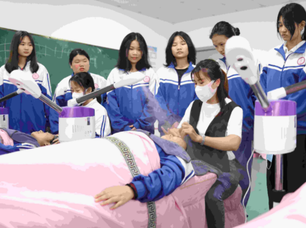 實際操作在內(nèi)的多樣化職業(yè)啟蒙課程滿足不同學生的興趣需求 實際操作在內(nèi)的多樣化職業(yè)啟蒙課程滿足不同學生的興趣需求