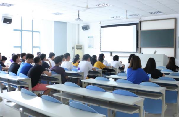 寶貴的時光用來刷題和追求高分部分學生放棄感興趣卻難度較高的課程