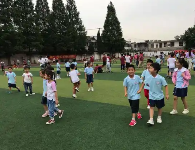 感悟勞動教育的深刻含義數學思想PK賽中家長與選拔出的學生同臺競技