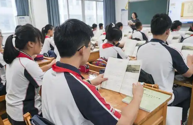 一直在探究打破傳統高考升學的單一途徑為學生提供更多元和面向未來